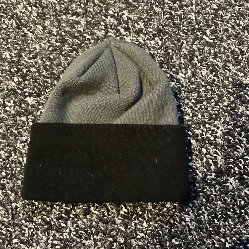 NWOT Carhartt Men's Beanie Hat Camo OS Gray Black Winter - Picture 2 of 3